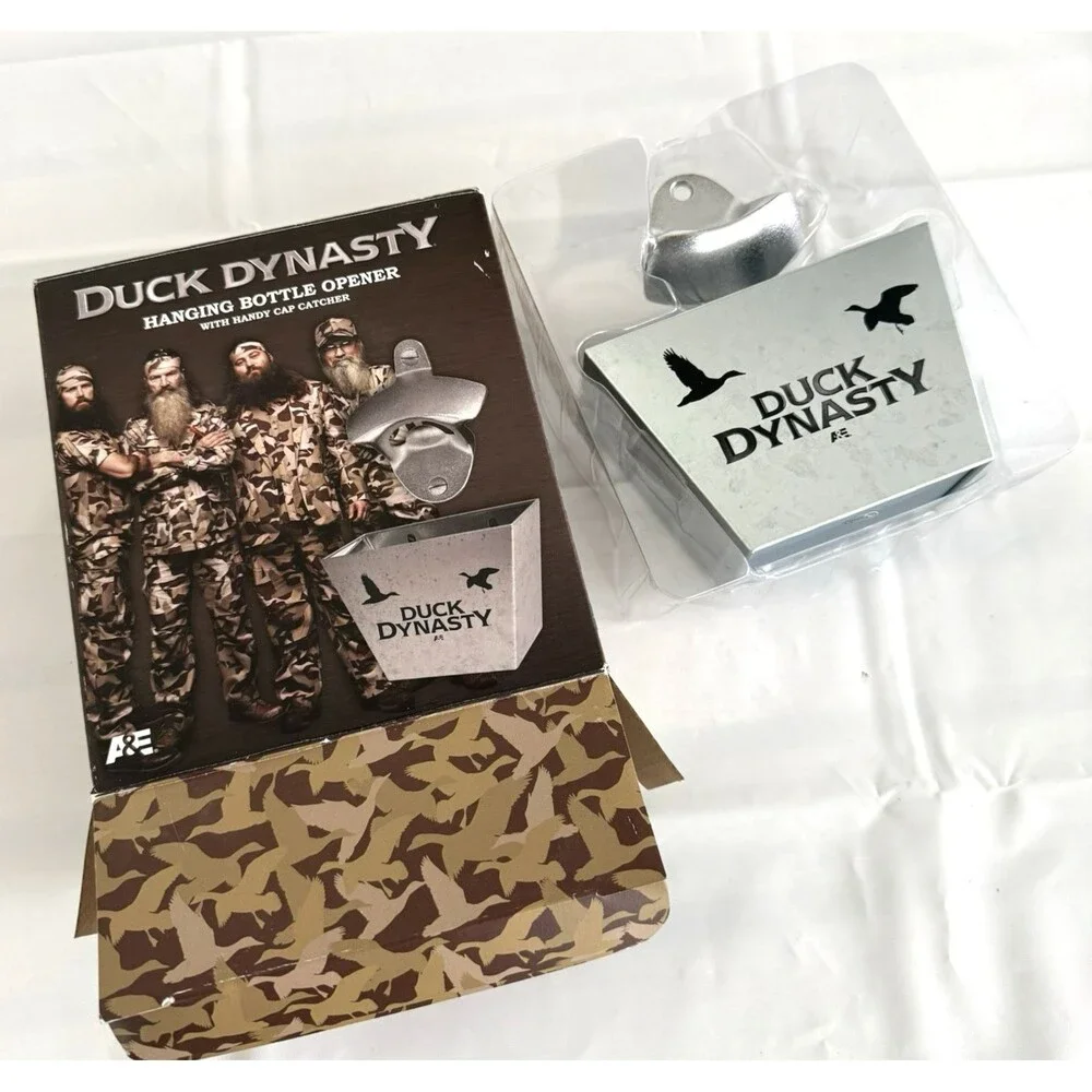Duck Dynasty Hanging Bottle Opener with Handy Cap Catcher Man Cave A&E NEW